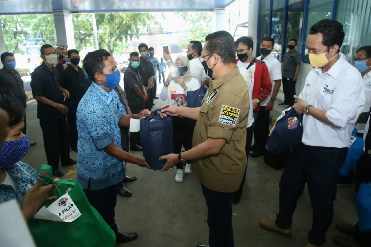 MPR RI berikan bantuan kepada Supir Taksi