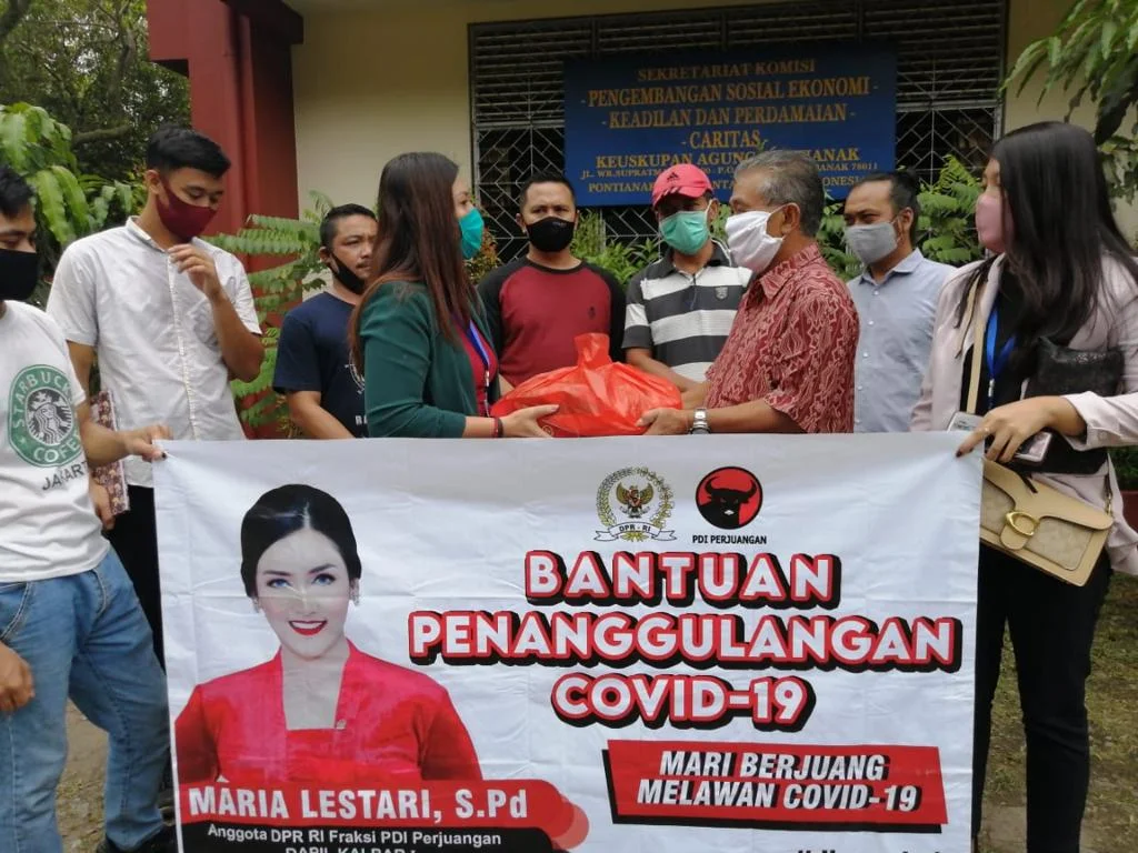 Tampak Maria Lestari Salurkan Paket Sembako ke Sekolah dan Rumah Ibadah,- FOTO/Rsl