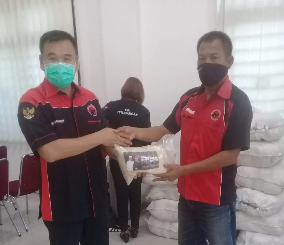 Tiga Pilar PDI Perjuangan Kubu Raya Distribusikan Bantuan Bapokting