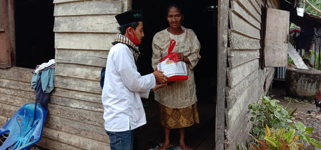 Tampak Dema STAI Mempawah Bantu Kerabat Yatim Dhuafa (ist)