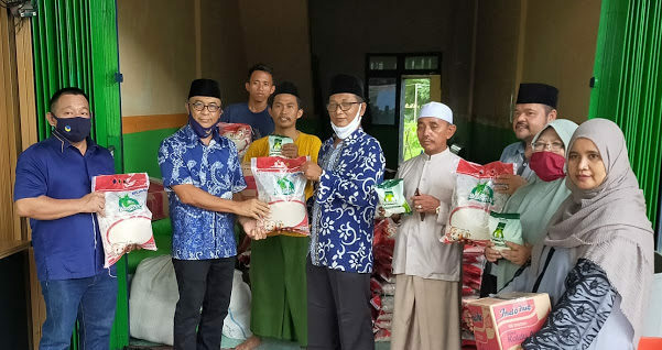 Syarif Abdullah Alkadrie Serahkan Bantuan Guru Ngaji Melalui PCNU Kubu Raya