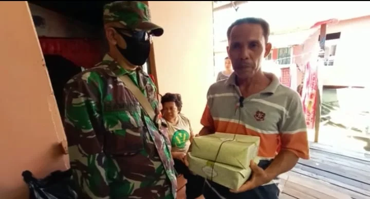 TNI-Polri Kembali Bagikan Dua Ribu Nasi Kotak