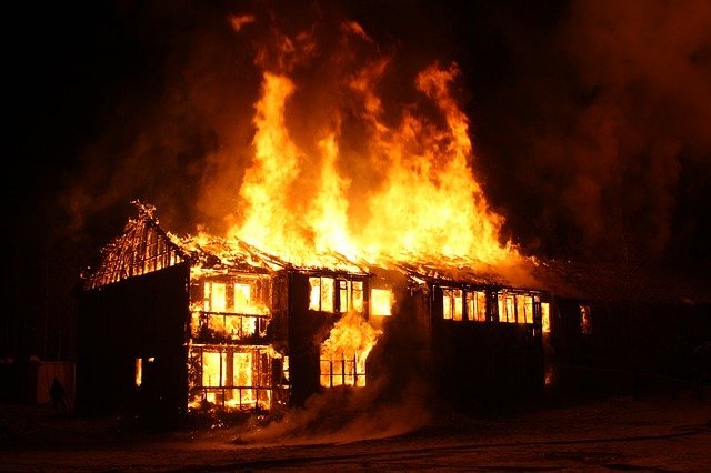 Ilustrasi rumah terbakar
