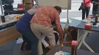 Aksi Tri Rismaharini saat bersujud menangis meminta maaf kepada dokter
