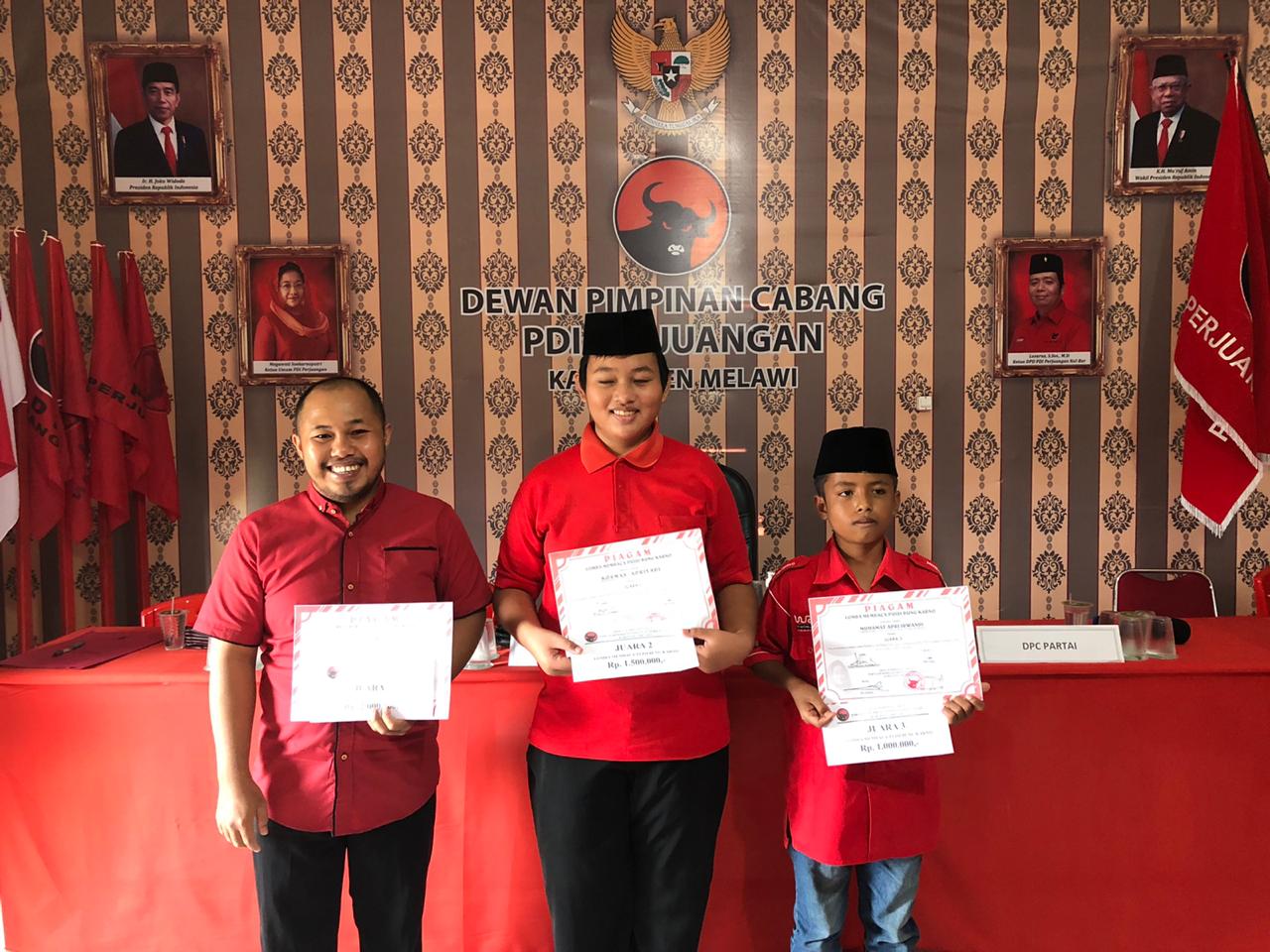 PDIP Melawi Bagikan Hadiah ke Pemenang Lomba Video Puisi Bung Karno