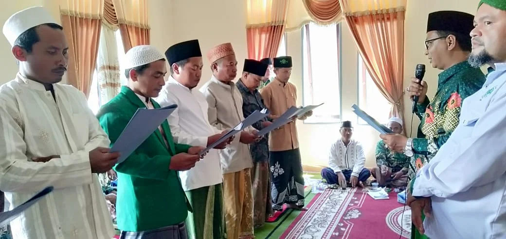 Ketua PCNU Kubu Raya saat membacakan pembaitan Pengurus Ranting di Kecamaran Sungai Raya