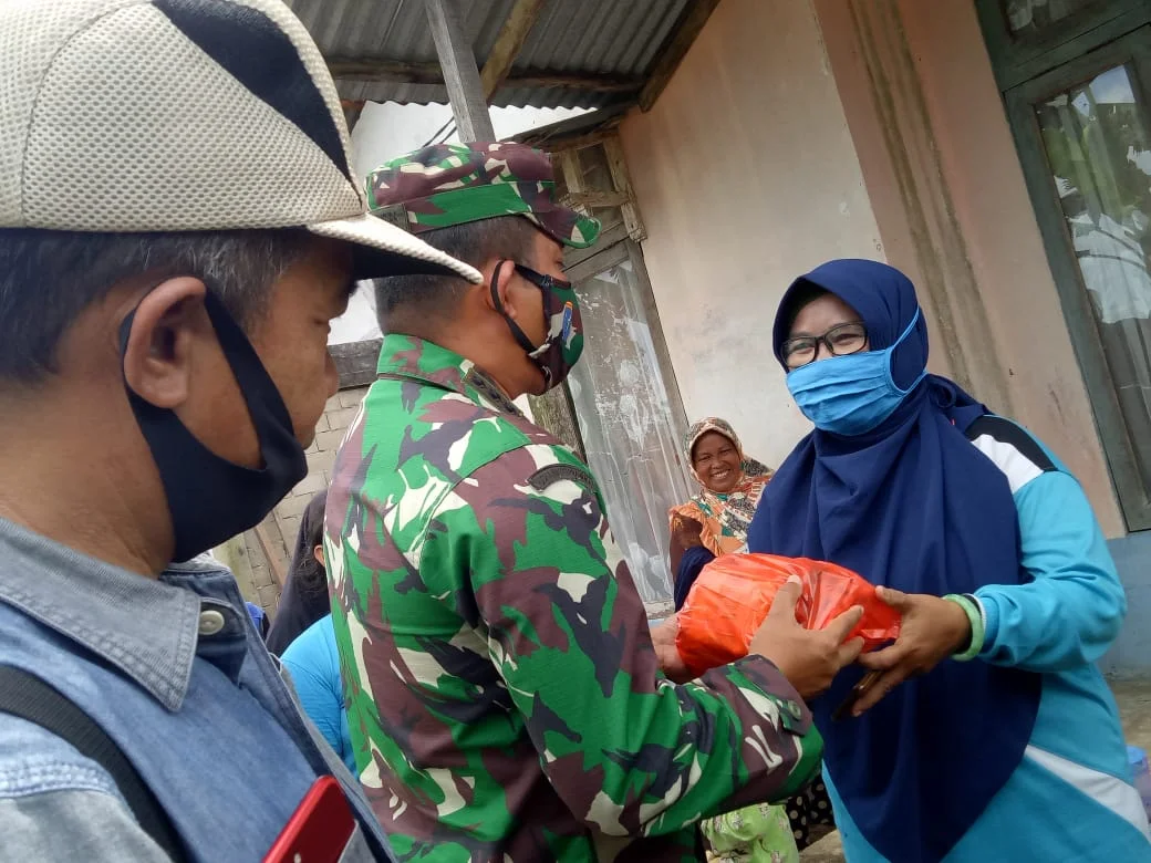 Kodim 1207/BS Gandeng PWI dan JMSI Kalbar Gelar Bakti Sosial Bantu Korban Puting Beliung/ISTIMEWA