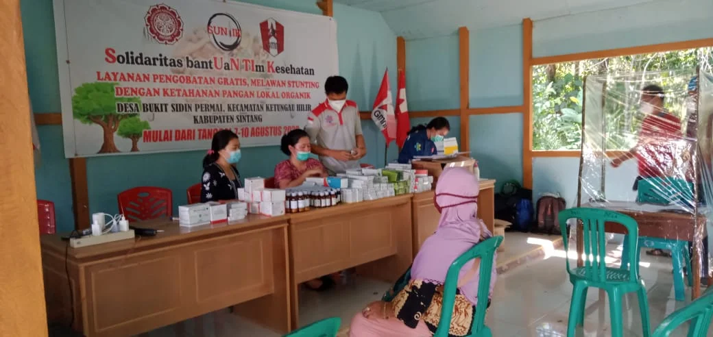 Kerjasama dengan Mahasiswa Stikara, GMNI Sintang Gelar Pengobatan Gratis Cegah Stunting