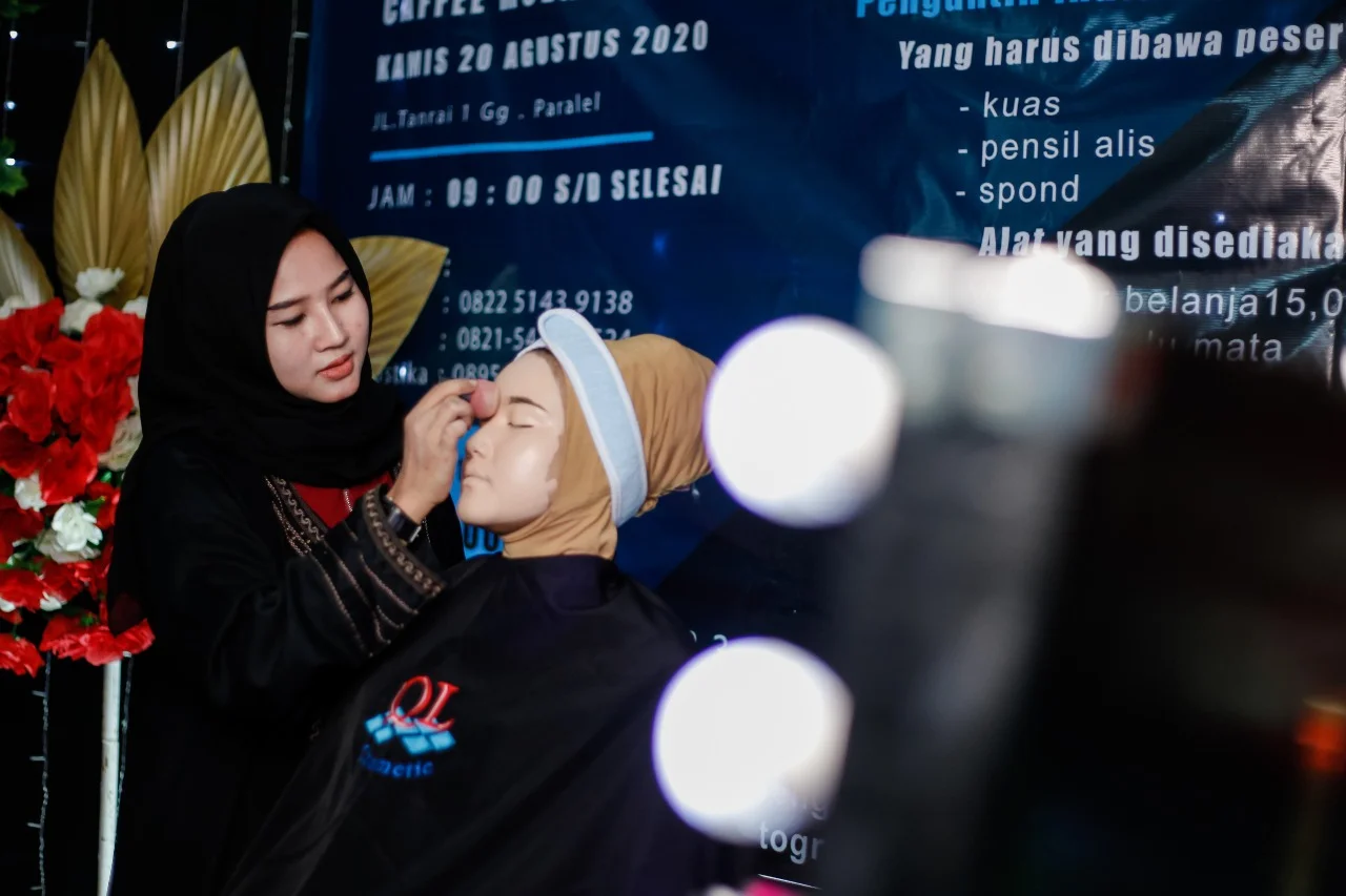 Ika Langen Gelar Kelas Kecantikan bertajuk Modifikasi Make Up ala India