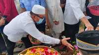 Bendahara PDIP Kalbar Antar Jenazah Almarhumah Istri Mantan Bupati Kubu Raya ke Tempat Peristirahatan Terakhir