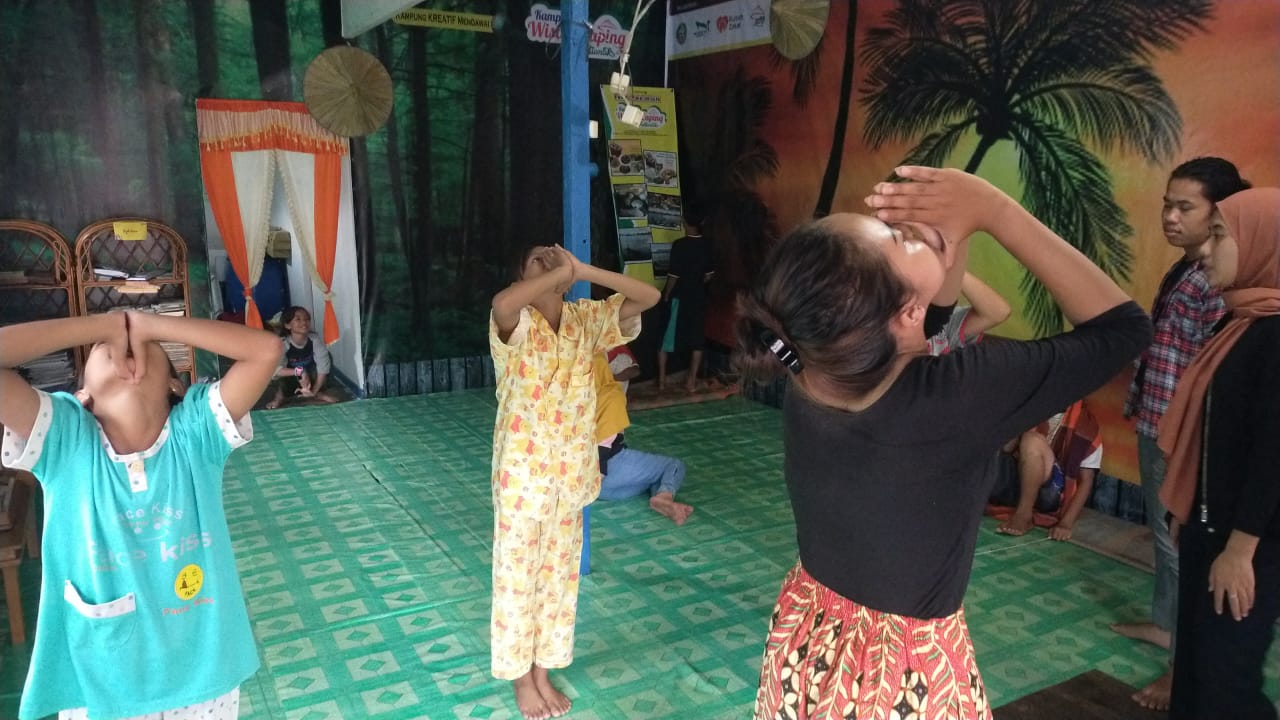 Lestarikan Seni Lokal, Akademi Ide Kalimantan Ajari Generasi Muda Tari Japin Langkah Simpang