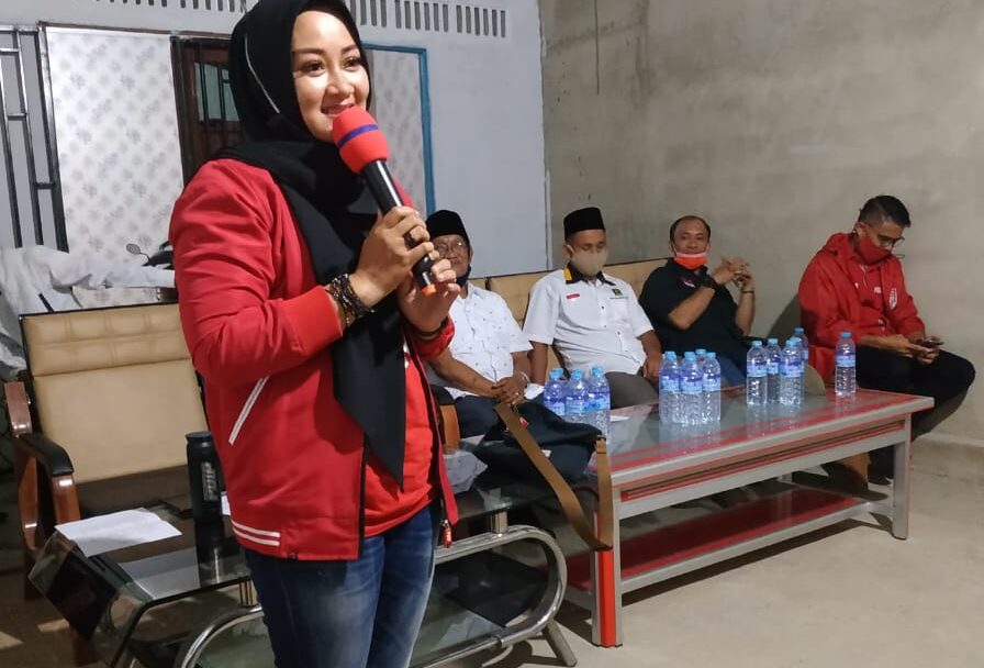 Niken Ajak Warga Monterado Pilih Pasangan Kaca di Pilbup Bengkayang