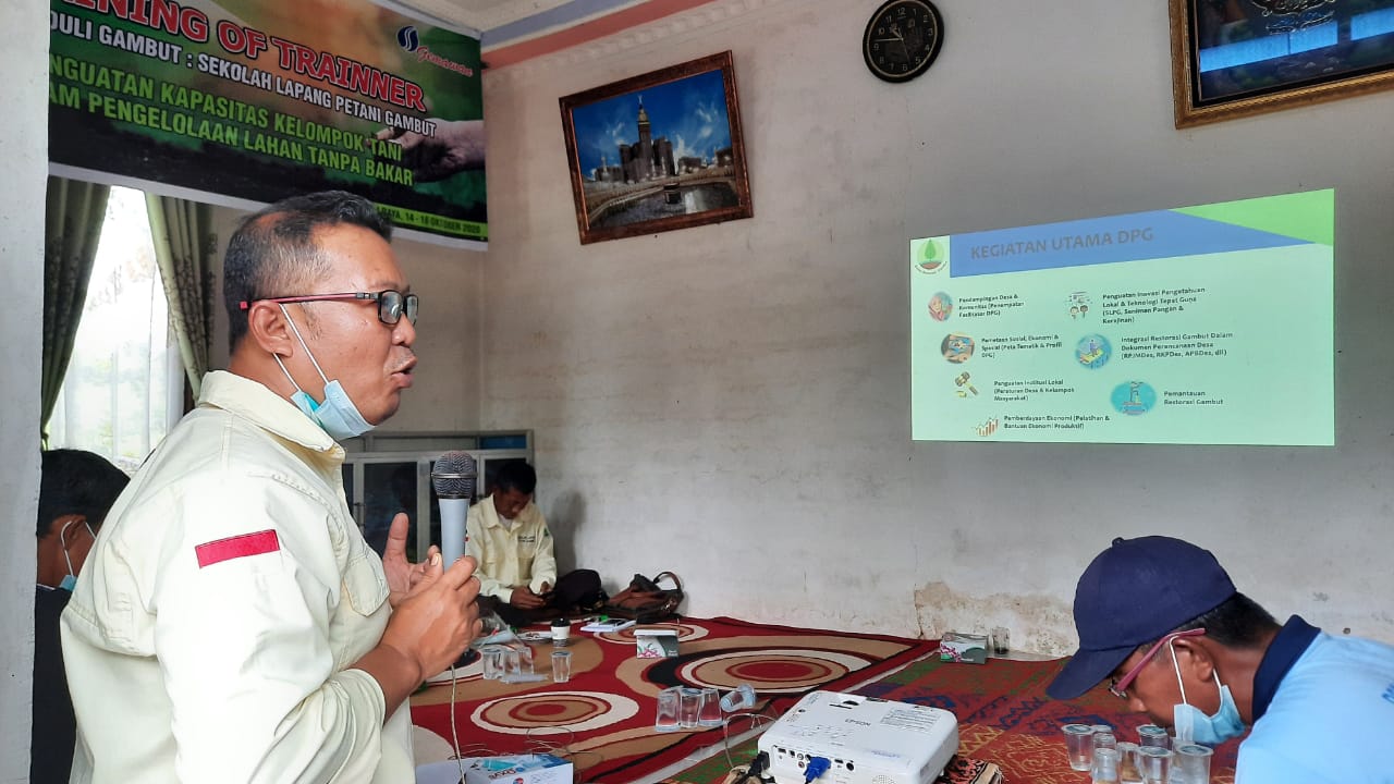 Dinamisator BRG Provinsi Kalbar, Hermawansyah saat pembukaan SLPG di Desa Punggur Besar, Rabu 14 Oktober 2020/IST