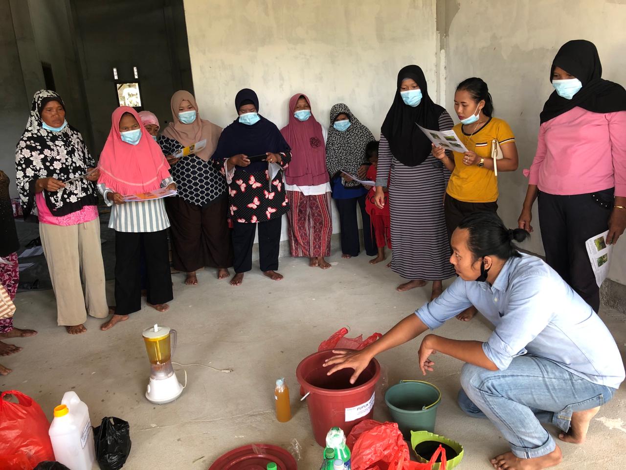 Solidaridad gelar pelatihan terpadu dan ramah lingkungan pada Kelompok Wanita Tani (KWT) Estu Makarti di Desa Pagal Baru, Kecamatan Tempunak, Kabupaten Sintang, Senin, 27 Oktober 2020