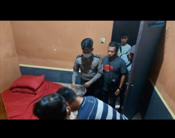 Seorang Pria (HM) ditemukan tewas di sebuah Kamar penginapan di jalan Majapahit, Kelurahan Kapuas Kanan Hulu, Sintang, Kalbar.