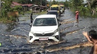 Hujan Akibatkan Banjir di Jalan Jalan Trans Kalimantan sejauh 3 Kilometer