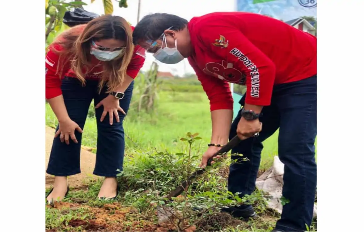 Tampak Lasarus menanam pohon/istimewa