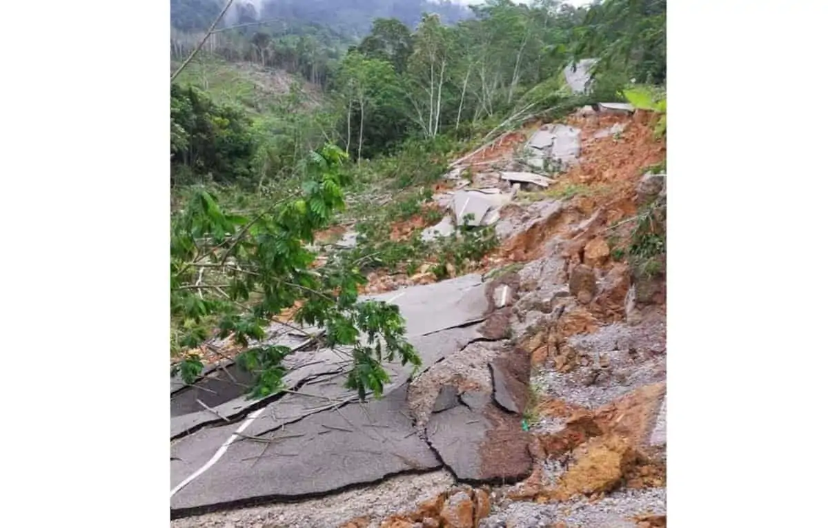 Curah hujan yang tinggi selama beberapa hari dari mulai hari senin 11 hingga 14 Januari 2021 mengakibat longsor di Kabupaten Kabupaten Bengkayang.