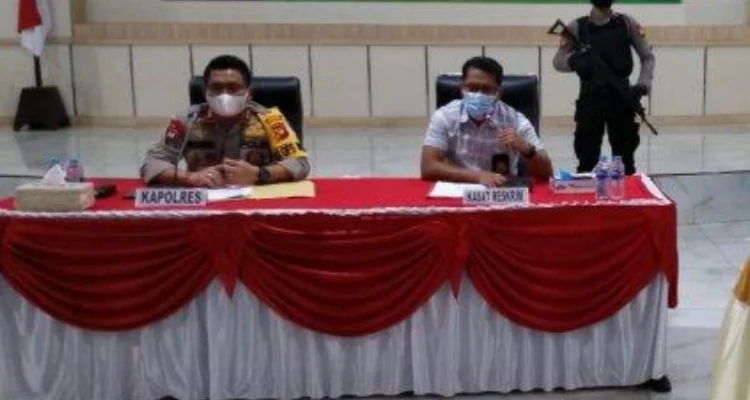 Polres Bengkayang Polda Kalbar ungkap Kasus Predator anak atau Persetubuhan Anak Dibawah Umur. Pengungkapan kasus predator anak tersebut disampaikan melalui press release yang dipimpin langsung oleh Kapolres Bengkayang AKBP NB. Darma, S.I.K., M.H. di Mako Polres Bengkayang, Kamis 21 Januari 2021 siang.