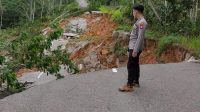 Jalan di Jagoi Babang Bengkayang Putus, Roda 4 dan 2 Tak bisa Melintas