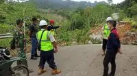 Kementrian PUPR dan Danramil 1202-09 Tinjau Jalan Ambruk di Siding