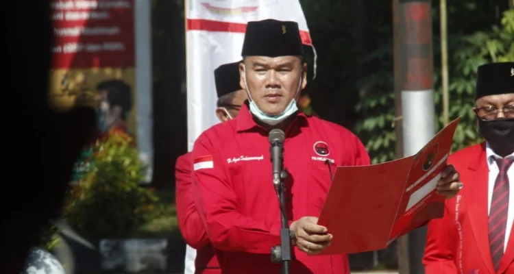 Ketua DPC PDI Perjuangan Kabupaten Kubu Raya Agus Sudarmansyah mengingatkan seluruh pengurus partai di semua tingkatan untuk lebih serius dalam mengurusi partai. Agus menegaskan, mereka yang masih main-main dalam mengurus partai akan dilakukan evaluasi. 