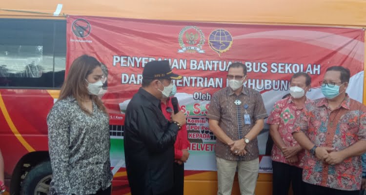 Pada Minggu 7 Februari 2021 Lasarus kembali menyerahkan bantuan 1 unit Bus ke Yayasan Pendidikan Helvetia Bunut (YPHB) Kabupaten Bengkayang.