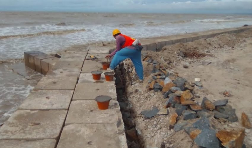 Proyek Abrasi Pantai di Sambas