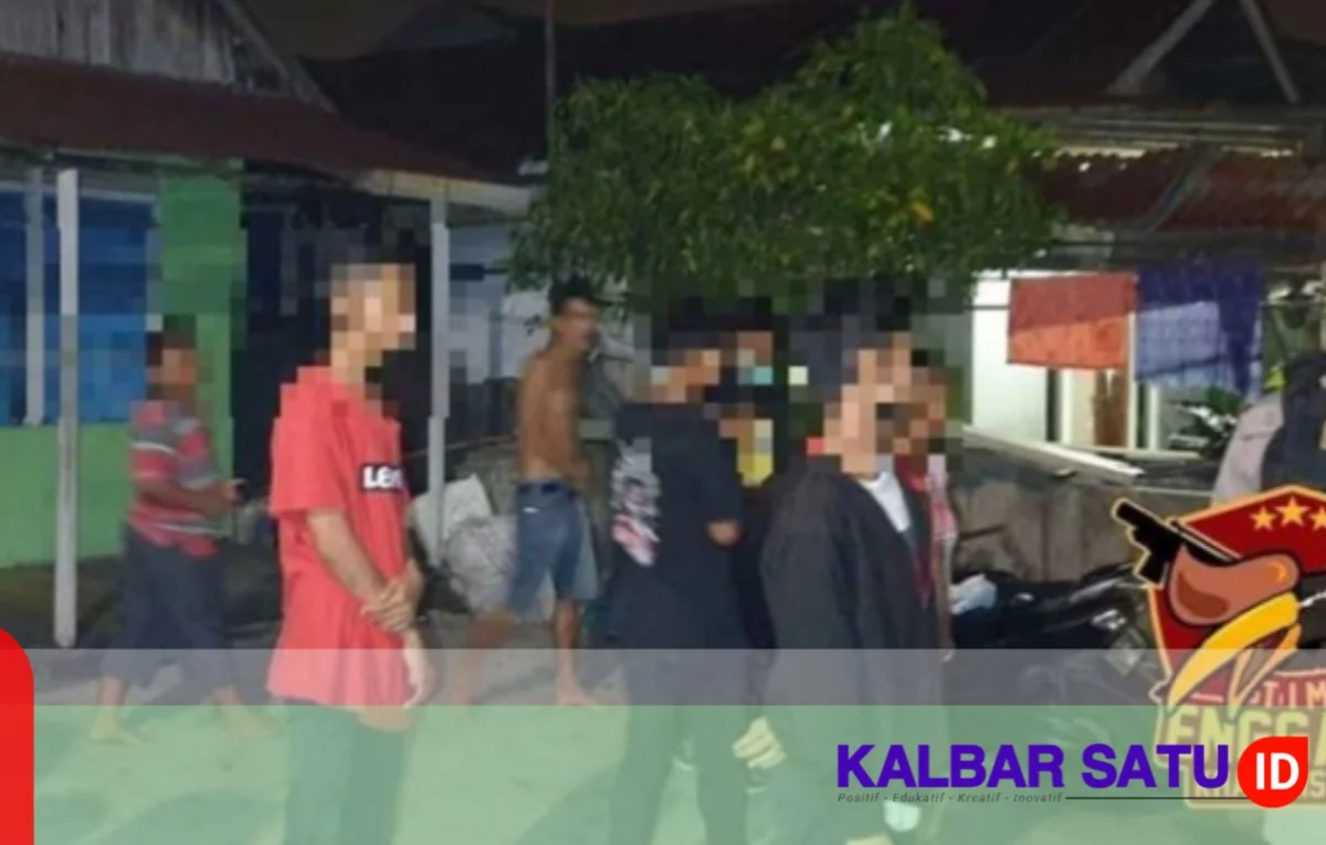 Pihak Kepolisian menangkap satu dari dua pelaku penyabetan dengan samurai kejadian tawuran antar kelompok remaja di Jalan Merdeka Pontianak, Minggu 21 Februari 2021 dini hari.