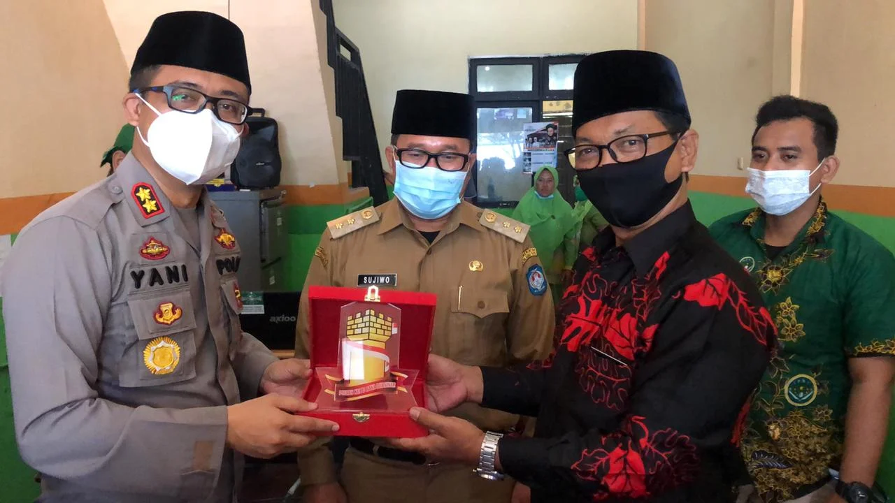 Kepala Kepolisian Resor (Kapolres) Kubu Raya AKBP Yani Permana melakukan anjangsana ke Kantor Pengurus Cabang Nahdlatul Ulama (PCNU) Kabupaten Kubu Raya, Selasa (2/2/2021) pagi. 