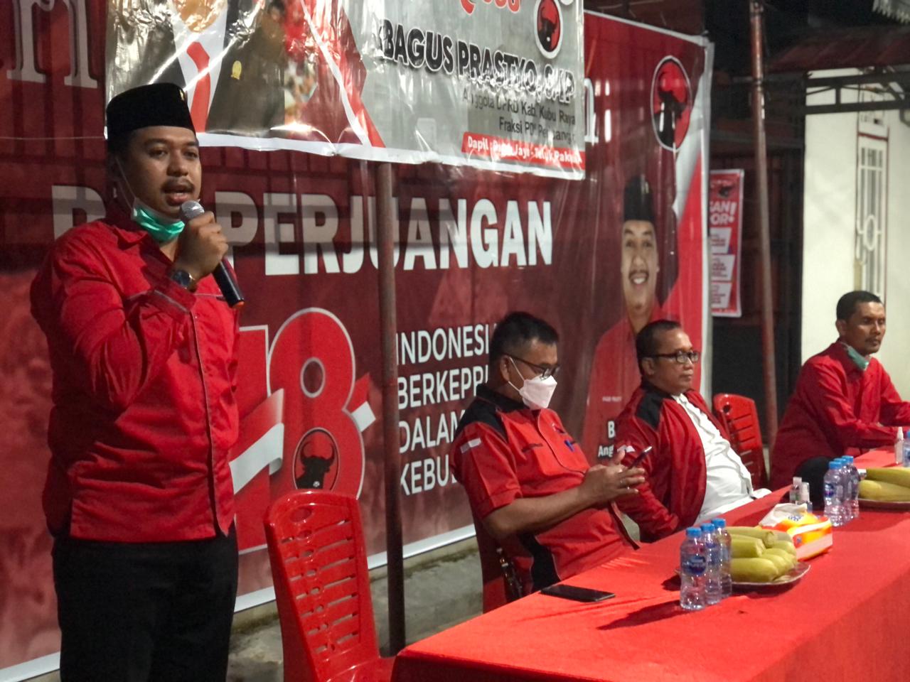 Anggota DPRD Kubu Raya dari fraksi PDI Perjuangan Bagus Prastyo menerima sejumlah aspirasi dari warga saat melaksanakan reses di daerah pemilihannya