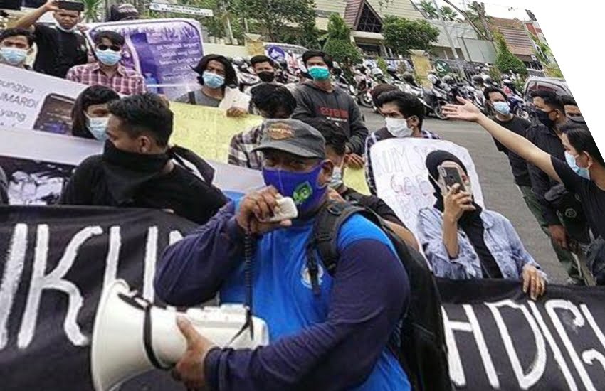 Polda dan Kajati Kalbar diunjuk Rasa Puluhan Orang, Tuntut Jumardi Bebas