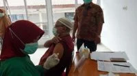 Calon Jemaah Haji Lansia Asal Ketapang Vaksinasi Covid-19 di Rumah Sakit