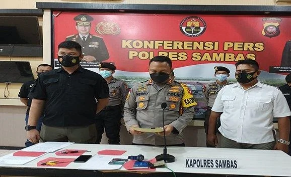 Melalui pers rilis Kapolres Sambas AKBP Robertus B Herry Ananto Pratiknyo menyampaikan pengungkapan kasus penggelapan uang nasabah yang dilakukan oleh oknum pegawai di salah satu Bank BUMN di Kabupaten Sambas Kalimantan Barat.