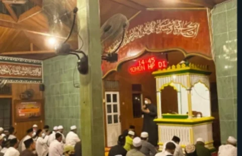 Wakil Bupati (Wabup) Kapuas Hulu Kalimantan Barat Wahyudi Hidayat saat Safari Ramadhan di Masjid Al-Mustawa Putussibau Utara Kapuas Hulu, Rabu malam 13 April 2021.