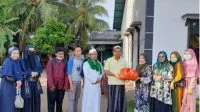 Pimpinan Cabang Ikatan Pelajar Nahdlatul Ulama (IPNU) dan Ikatan Pelajar Perempuan Nahdlatul Ulama (IPPNU) Kabupaten Ketapang menggelar aksi pembagian takjil ramadhan kepada beberapa Masjid yang dilaksanakan di Kecamatan Benua Kayong dan Delta Pawan di Ketapang. Jumat, (30/04/2021) sore.