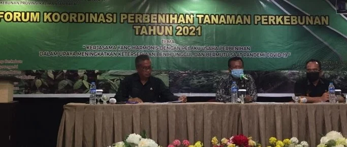 Kepala Bidang Prasarana, Sarana, dan Pembenihan Sunyata, mewakili Kepala Dinas Perkebunan Kalbar pada acara Forum Koordinasi Pembenihan Tanaman Perkebunan Tahun 2021, di Pontianak, Jumat 10 April 2021