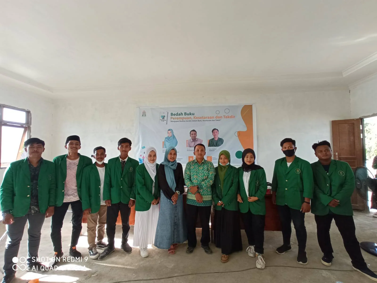 Mahasiswa Prodi Manajemen Universitas Nahdlatul Ulama (UNU) Peniraman Kabupaten Mempawah menggelar bedah buku di Aula Kampus II Pondok Pesantren Darut Tholibin Peniraman, Sabtu (03/04/2021).