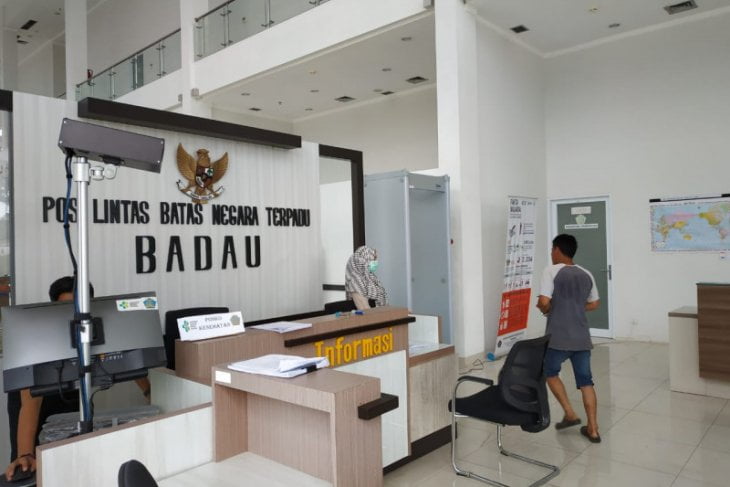 terdapat 2 orang Pekerja Migran Indonesia (PMI) yang Pulang melalui Pos Lintas Batas Negara (PLBN) Nanga Badau perbatasan Indonesia-Malaysia wilayah Kapuas Hulu Kalimantan Barat dinyatakan positif COVID-19.