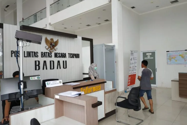 terdapat 2 orang Pekerja Migran Indonesia (PMI) yang Pulang melalui Pos Lintas Batas Negara (PLBN) Nanga Badau perbatasan Indonesia-Malaysia wilayah Kapuas Hulu Kalimantan Barat dinyatakan positif COVID-19. (ANTARA)