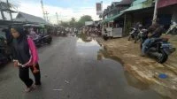 Warga Kayong Utara Minta Pemda Bangun Saluran Pembuangan di Pasar Teluk Melano