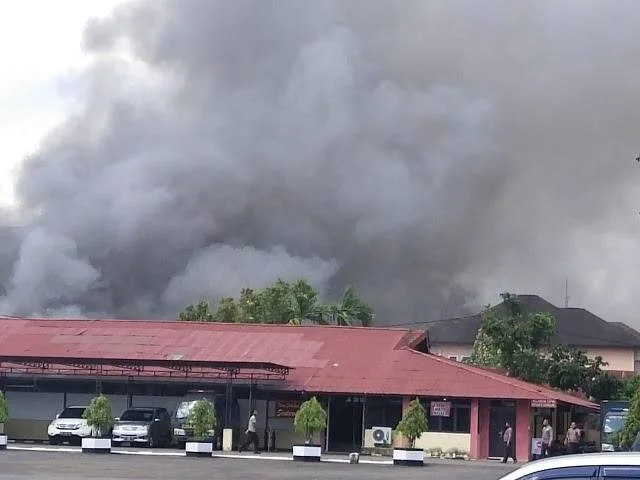 Kebakaran di Perumahan Dinas Komplek Polda Kalbar