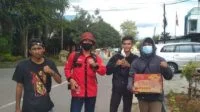 Memperingati Hari Buruh Nasional yang jatuh pada tanggal 1 Mei 2021, kader GMNI Se-Kota Pontianak gelar aksi damai di Bundaran Untan.