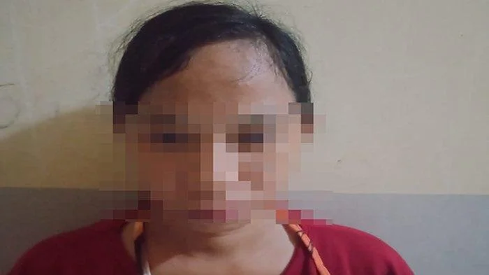 Seorang ibu rumah tangga berinisial TA (31) warga kecamatan Pontianak Barat, Kota Pontianak ini harus berurusan dengan Kepolisian.