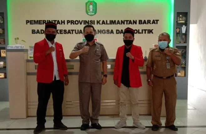 Ersandy (Ketua DPD GMNI Kalbar), Hermanus (Kepala Kesbangpol Provinsi Kalbar), Pandi (Ketua DPC GMNI Pontianak)