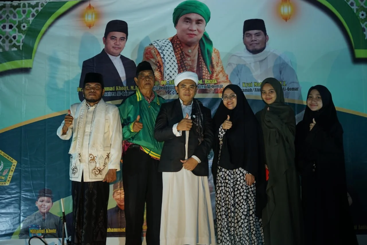 Lailatul Qiroah dalam rangka memperingati Nuzulul Qur'an di Pondok Pesantren Al-Qomar Kecamatan Mempawah Hilir, Sabtu (1/05/2021) malam berlangsung khidmat.