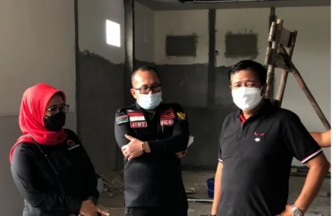 Ketua DPP PDI Perjuangan Sri Rahayu meninjau proses renovasi pembangunan Kantor DPD PDI Perjuangan Kalimantan Barat, Sabtu (19/6/2021).