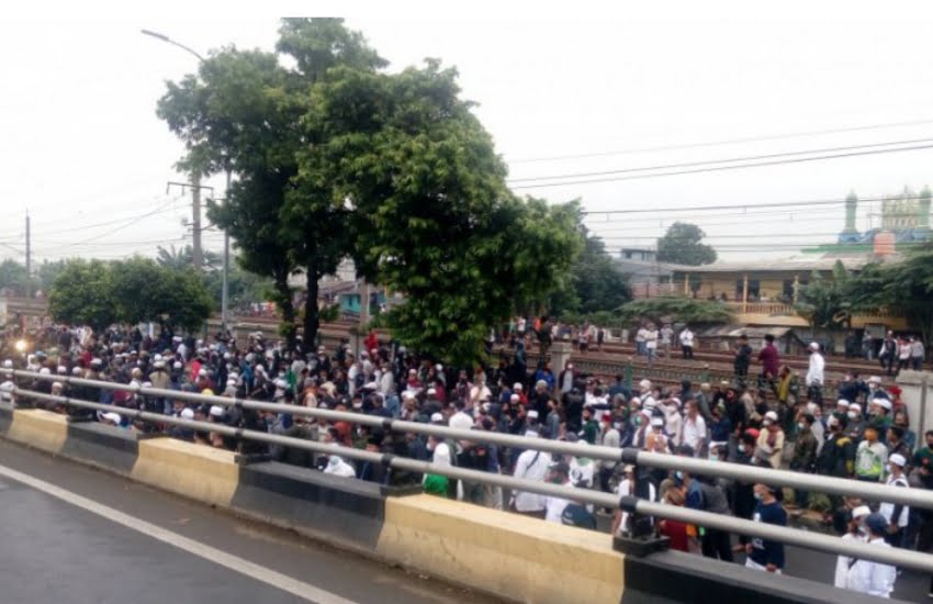 Sebanyak 200 Simpatisan Rizieq Shihab Ditangkap Polisi Jelang Vonis di PN