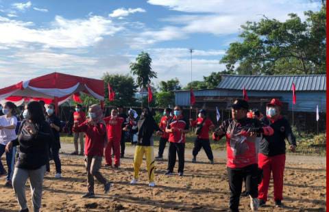 Dewan Pimpinan Daerah (DPD) PDI Perjuangan Kalimantan Barat menggelar senam sehat bersama di Balai Benih PDI Perjuangan Kalbar, Sabtu (12/6/2021) pagi. Senam sehat ini digelar dalam rangka memperingati Bulan Bung Karno. 