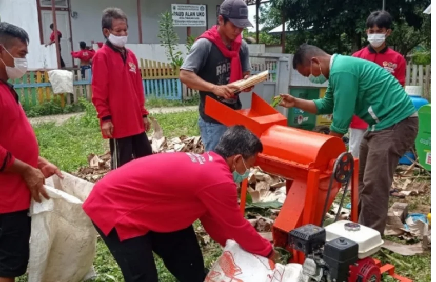 Guna Cegah kebakaran lahan, Balai Besar Taman Nasional Betung Kerihun dan Danau Sentarum (TNBKDS) Kapuas Hulu edukasi masyarakat di Desa Tanjung Lasa Kecamatan Putussibau Utara dengan melatih membuka lahan tanpa bakar.